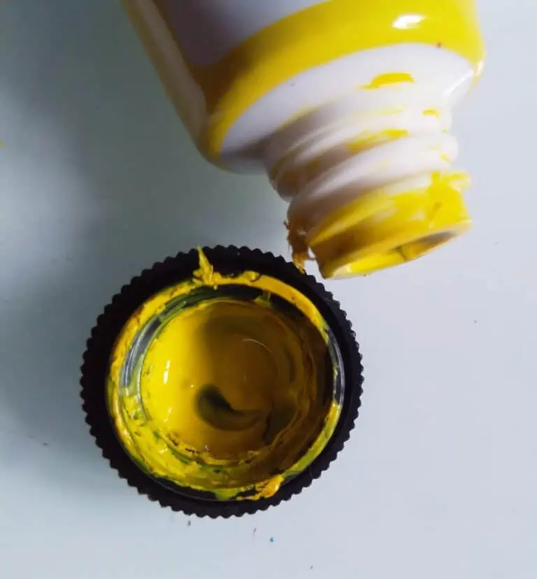 Lumpy acrylic paint why that happens and how to fix it